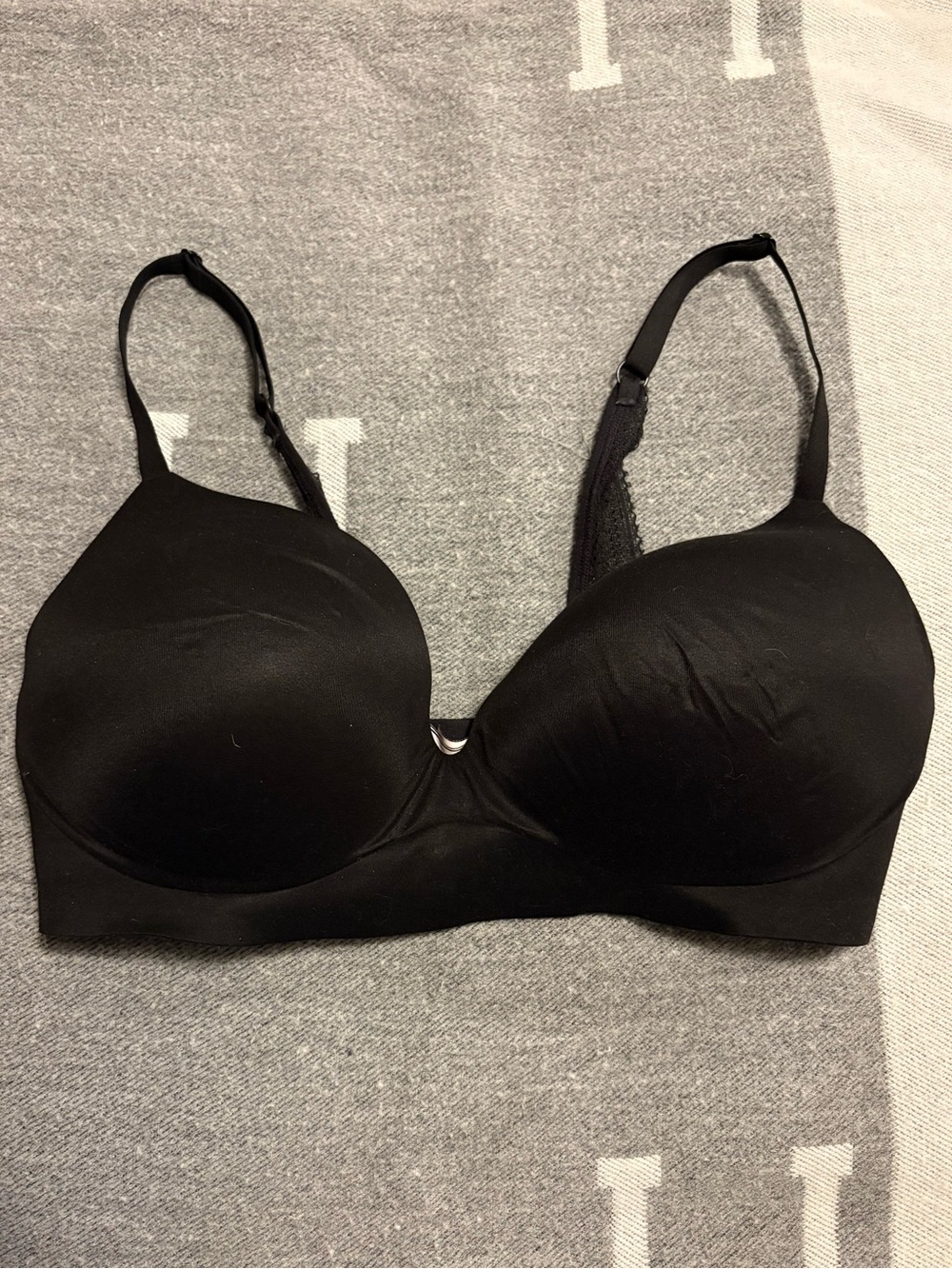 Victoria's Secret Black Wireless Seamless Molded T-Shirt Bra
